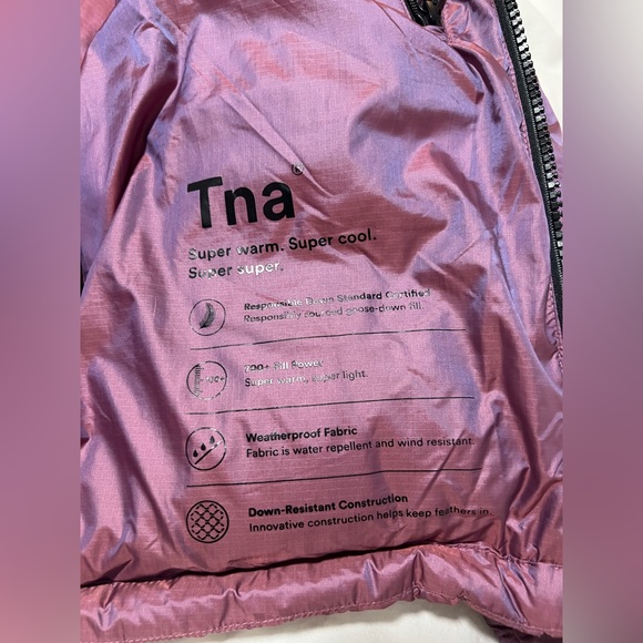 Aritzia Super Puff Shorty - Picture 4 of 15